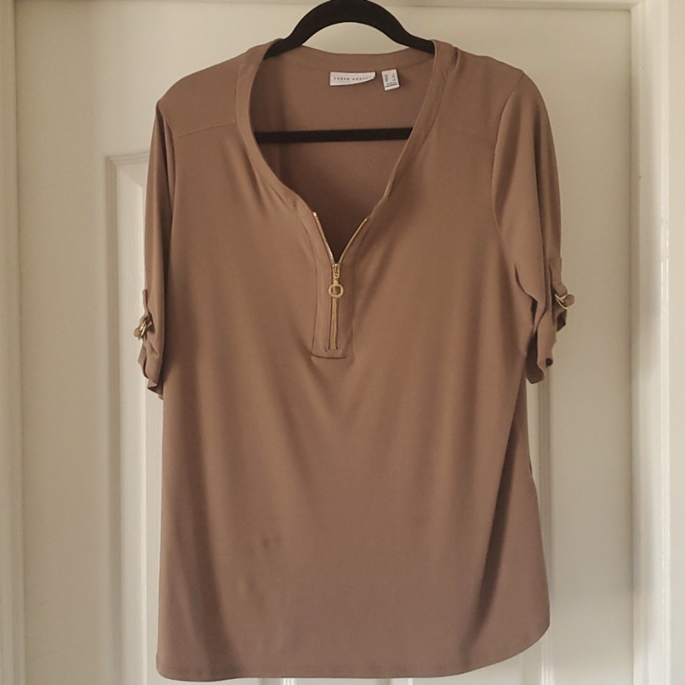 Susan Graver Liquid Knit Pullover, V-Neck w/Goldtone Zipper, S/S, Tan, L